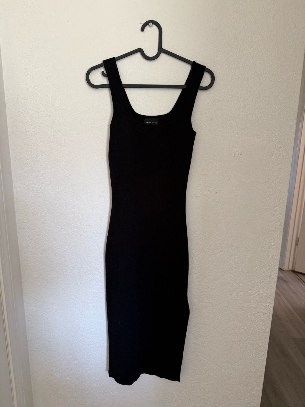 Vici Black Sleeveless Ribbed Midi Dress